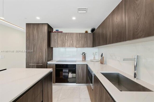 Photo - 3131 NE 7th Ave Unidad 3131 NE 7th Ave 3905