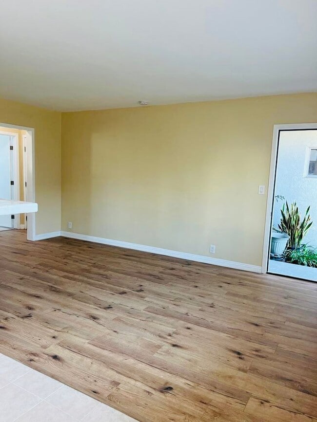 Photo - Downstairs 1 bedroom apartment Unit 80-5