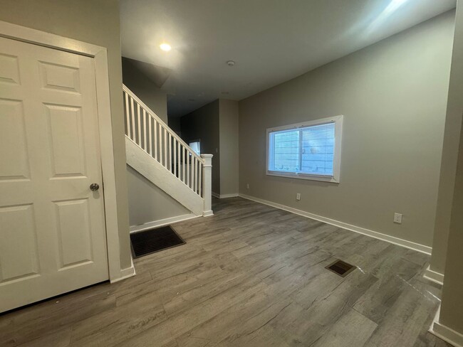 Photo - DEA - 464-466 Dearborn Ave. Unit 466