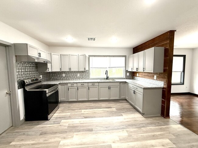 Photo - 1125 Easy St