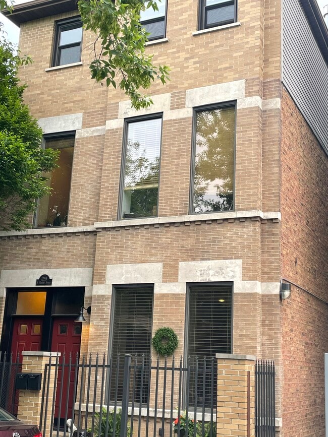 Building Photo - 1255 N Honore St Unit Honore