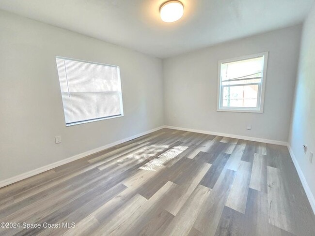 Photo - 484 Poinciana Dr