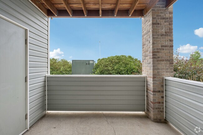 2BR, 1.75BA - 918SF - Patio