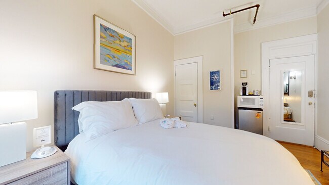 Photo - 1029 Beacon St Unit 4