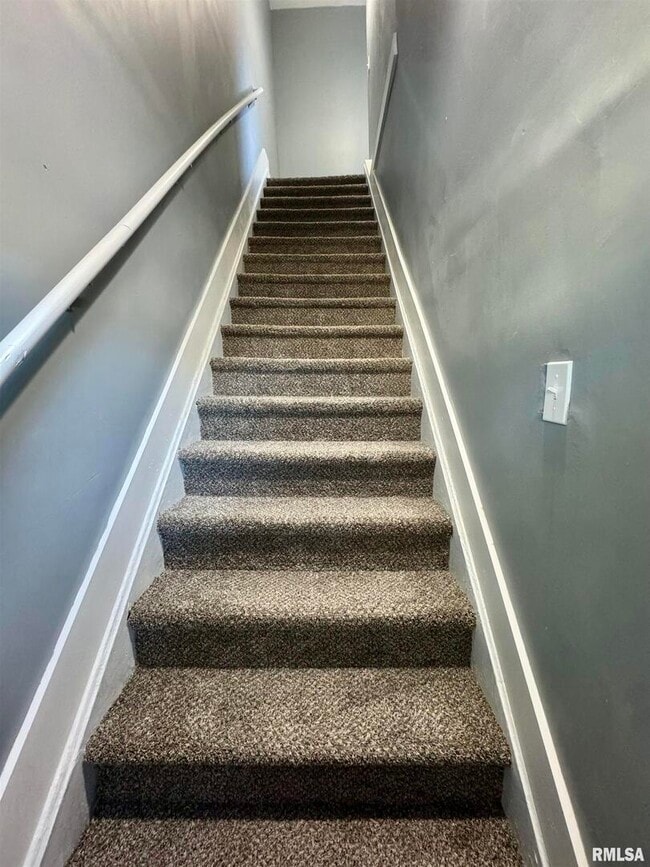 Photo - 627 N Division St