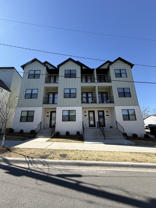 Photo - 610 Whitham Ave