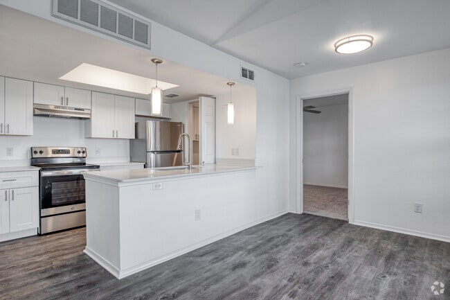 2BR, 2BA - 828SF A