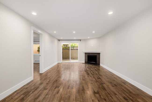 Photo - Modern 2 Bedroom 2 Bathroom Condo Close to Downtown Kirkland