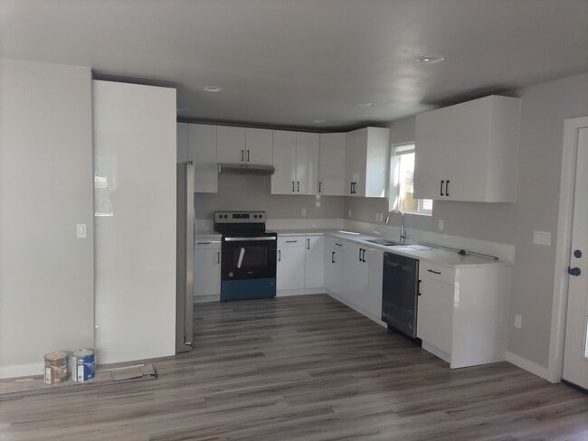 Photo - 6122/6124 SW Pacific Blvd Unit 6122