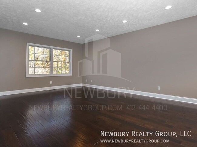 Photo - 155 Banksville Pl