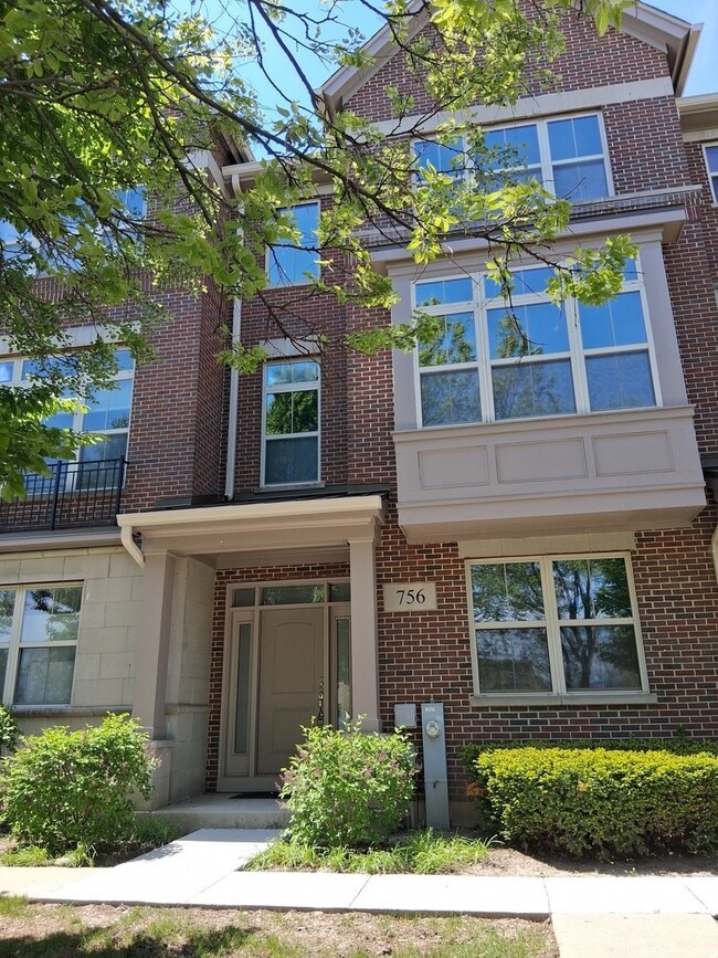 Building Photo - 756 N Aspen Dr