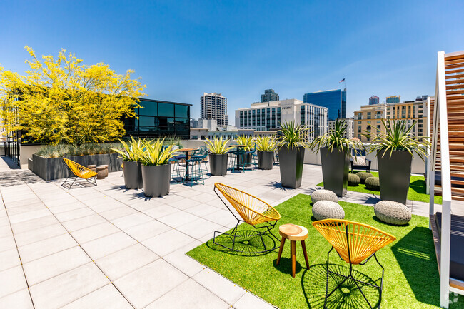 Sun Deck - 4th + J Apartments