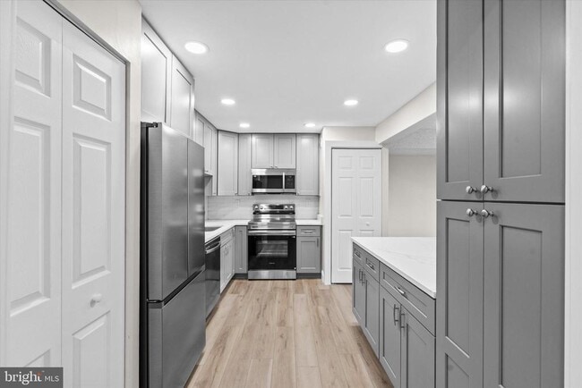 Photo - 3800 Powell Ln Unidad 905