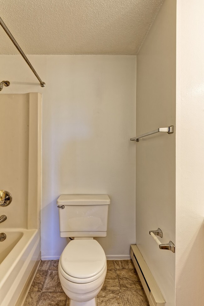 Burgundy Apartments For Rent in Middletown, CT