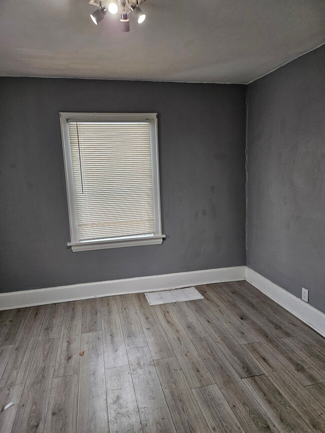 Photo - 573 Grace Ave