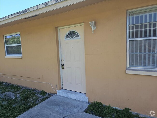 Building Photo - 1032 NW 5th Ave Rental
