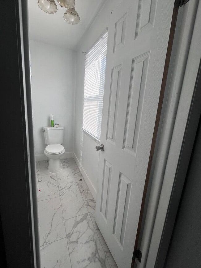 Photo - 122 N Plains Dr