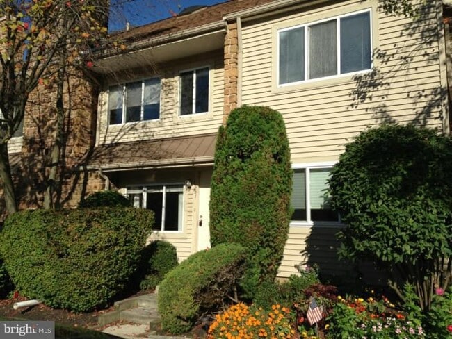 Building Photo - 237 Carriage Ct Rental