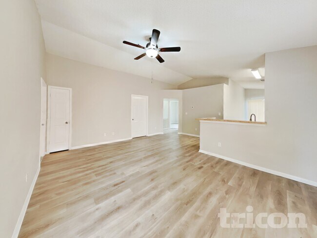 Photo - 3115 Kelling St