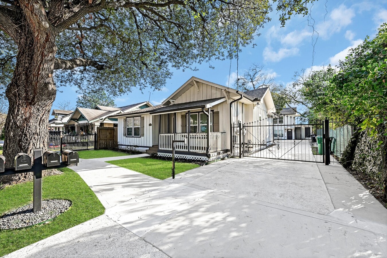 Photo - 311 Clifton St