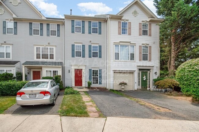 Building Photo - 45425 Clarkes Crossing Square