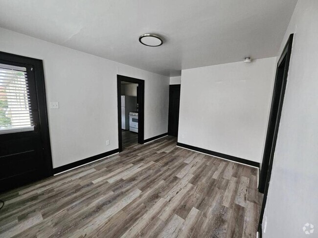 Building Photo - 949 Maple Ave Rental