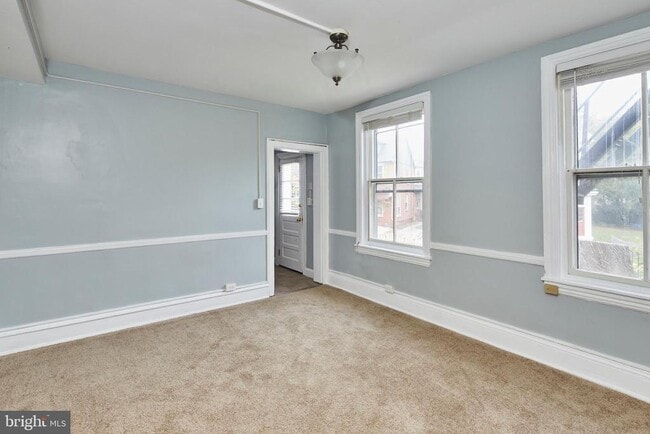 Building Photo - 1412 Delaware Ave Unit A2