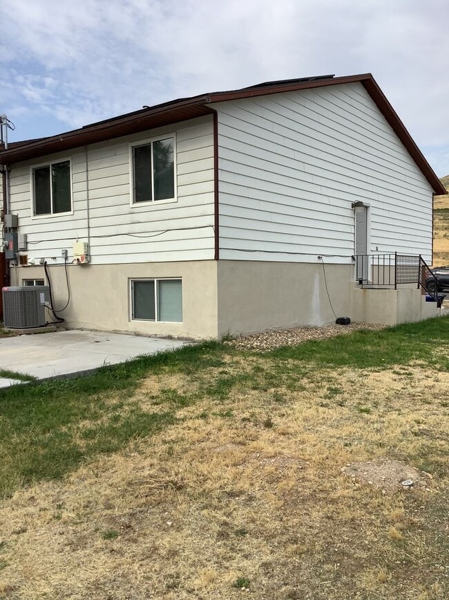 Photo - Spacious and bright 3-bedroom, 2-bathroom ...