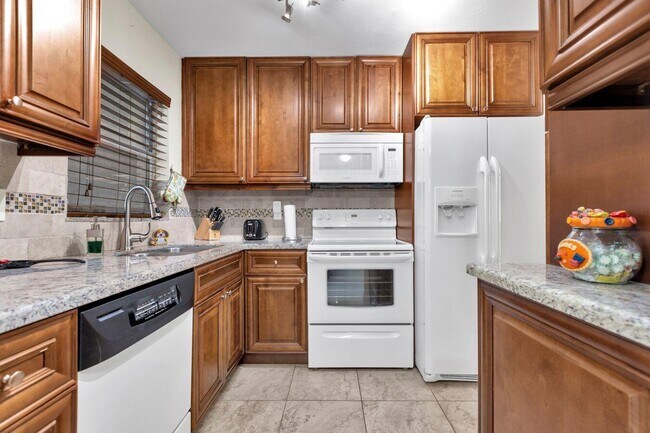 Photo - 6850 Royal Palm Blvd Unidad 106g