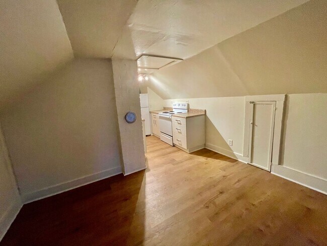 Photo - 1205 N Greensboro Street Unidad 1205 N. Greensboro St -  B