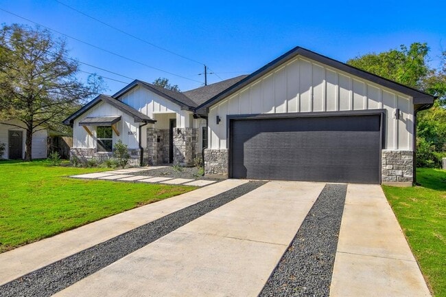 Building Photo - 8302 Kromer St