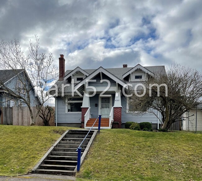 Charming 3 Bed 1 Bath Large Craftsman Styl... - Charming 3 Bed 1 Bath Large Craftsman Styl... House