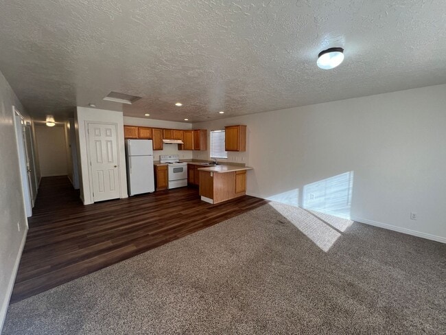 Photo - 3 bedroom, 2 bathroom twin home in Cedar W...