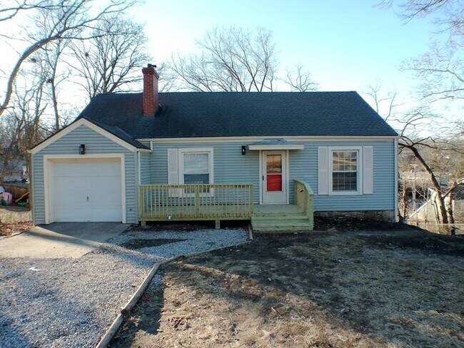 Building Photo - Beautiful 4 bedrooms and 2 baths home located on N Spruce Ave in Kansas City,MO conveniently off ...