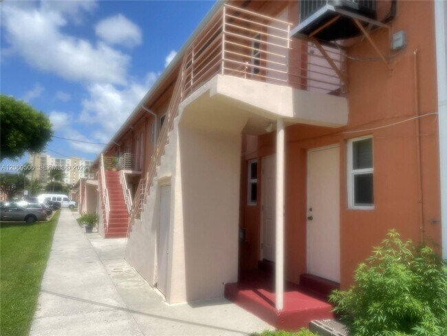 Photo - 3430 SW 10th St Unit 3