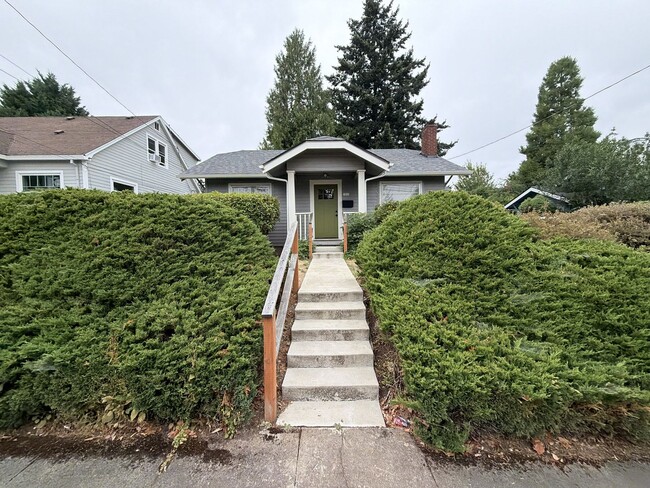 Building Photo - 7333 N Fenwick Ave