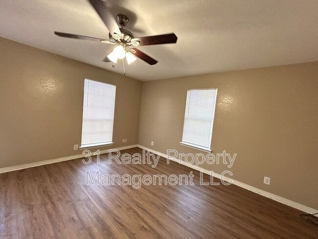 Photo - 1020 W Baker St