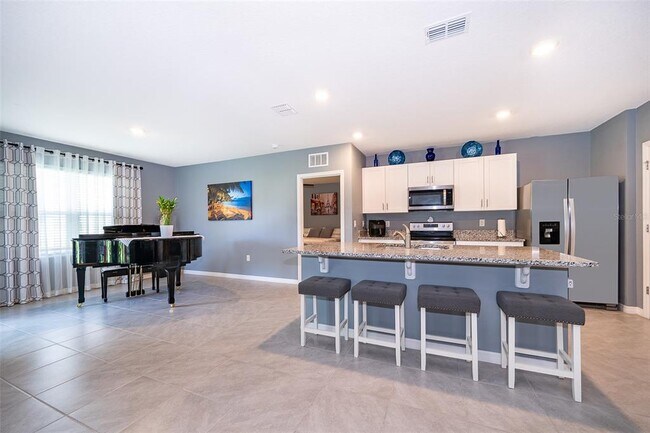 Photo - 531 Emily Gln St