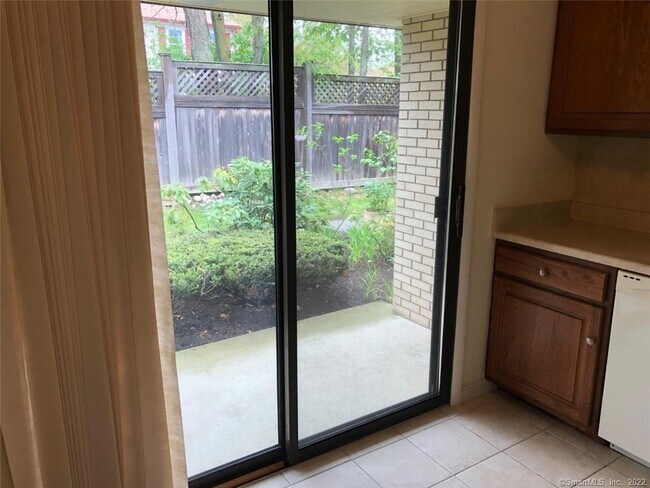 Photo - 6 Bouton St E