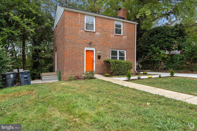 Building Photo - "Charming Takoma Park Home: 3 Beds, 2 Bath...