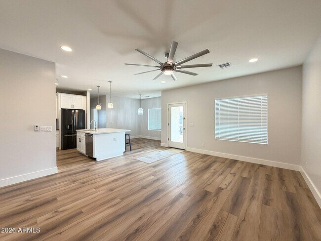 Building Photo - 5145 E Hash Knife Draw Rd