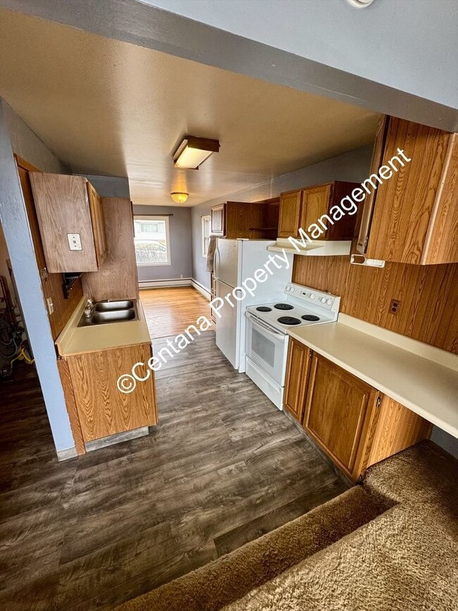 Photo - Pet friendly 2 bedroom house with a large lawn!