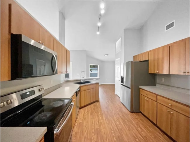 Photo - 7010 Summit Cir