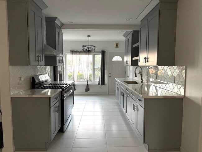 Photo - 143 W 2nd St Unidad 1