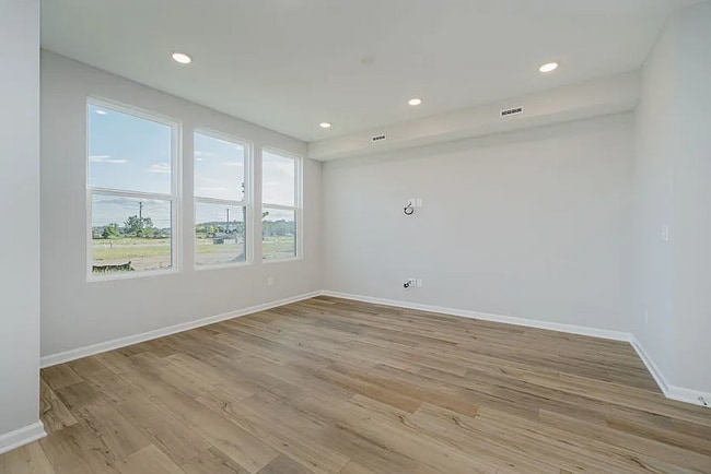 Photo - 7331 Shroyer Wy