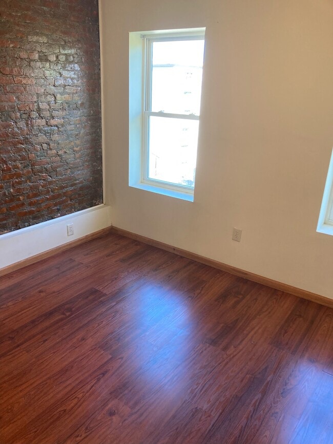 Photo - 97 Ten Broeck St Unidad 4