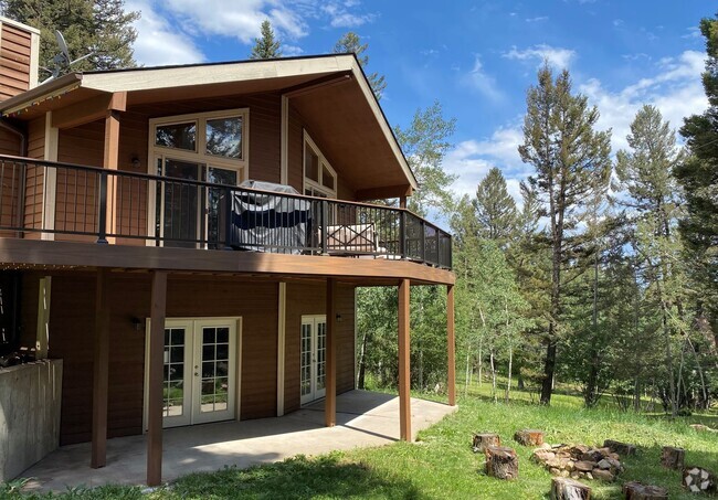 Building Photo - Gorgeous Mountain Estate Rental