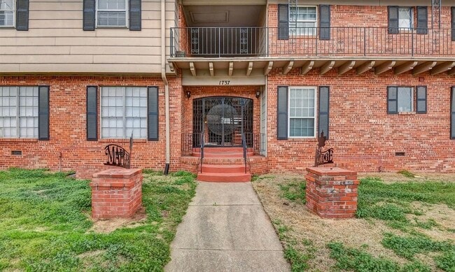 Building Photo - 1735 S Peoria Ave Unit 4