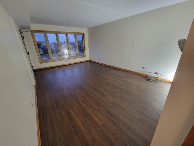 Building Photo - 16524 Crescent Ave Unit 2