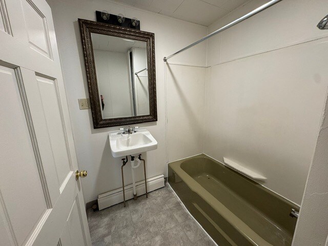 Full bath - 62 W Spring St Unit A